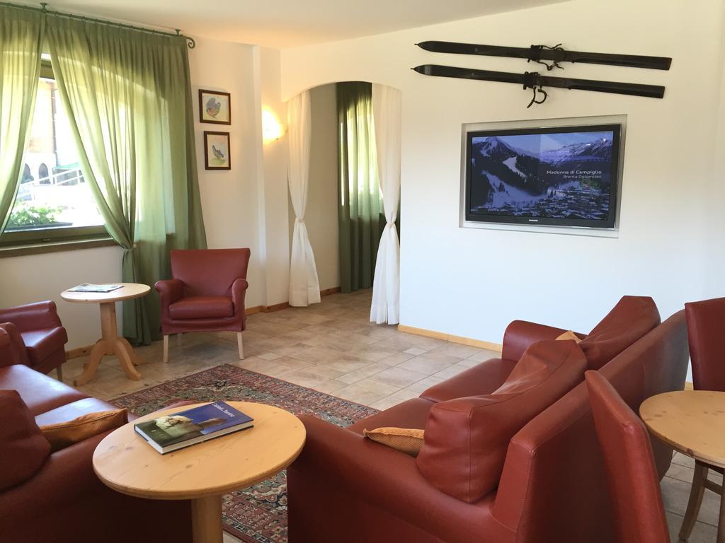 Rta Torre Del Brenta Aparthotel Madonna di Campiglio Exterior photo